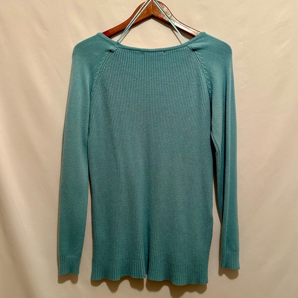 Cyrus Women’s Light Blue Sweater Size Medium - Picture 2 of 4